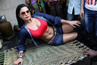 Veena Malik Visits Kamathipura Hot Photos